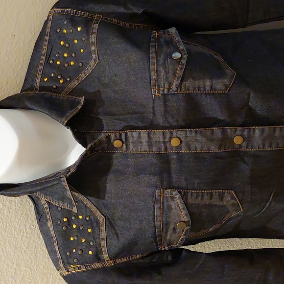 Brand New Button Down Long Sleeve Shirt - Picture 2 of 9